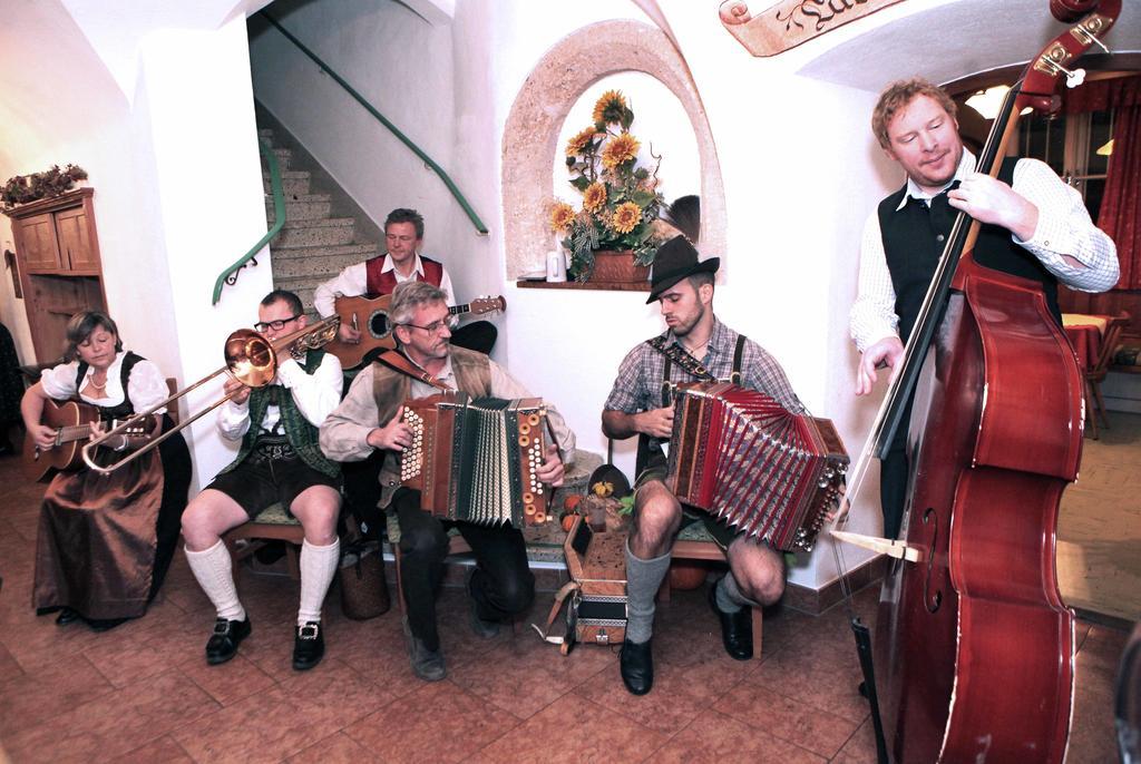 Hotel - Wirts'Haus "Zum Schweizer" Лофер Екстер'єр фото