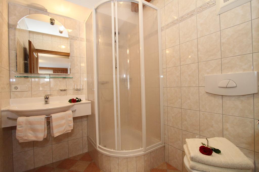 Hotel - Wirts'Haus "Zum Schweizer" Лофер Екстер'єр фото